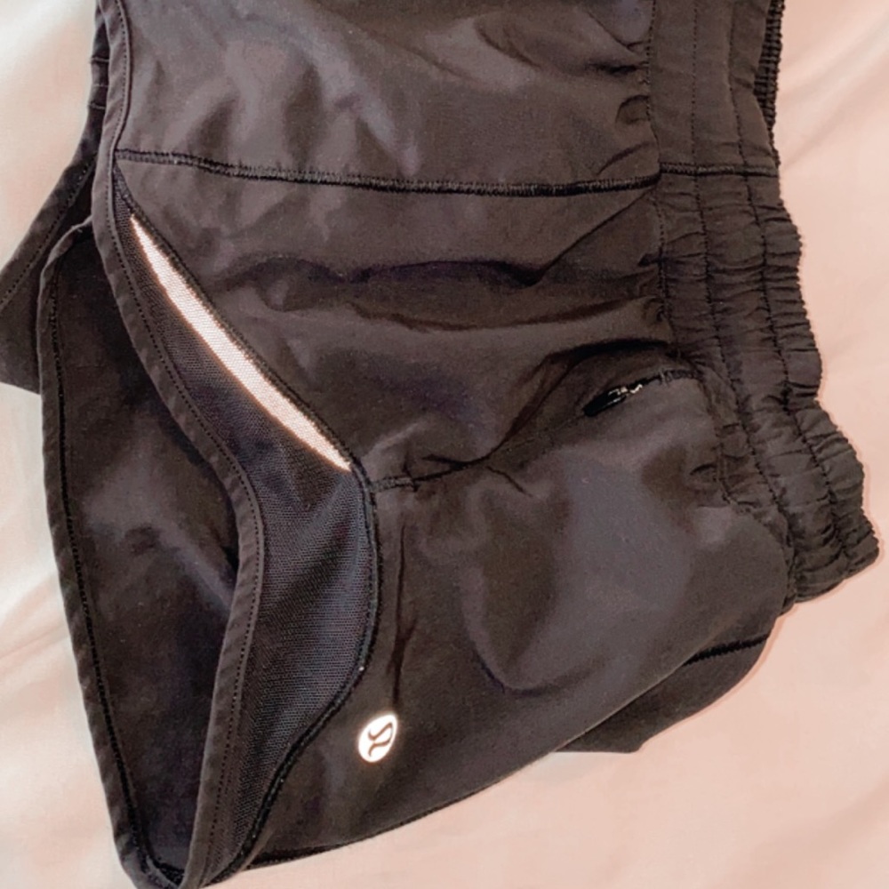 black size 4 lulu shorts 2.5”